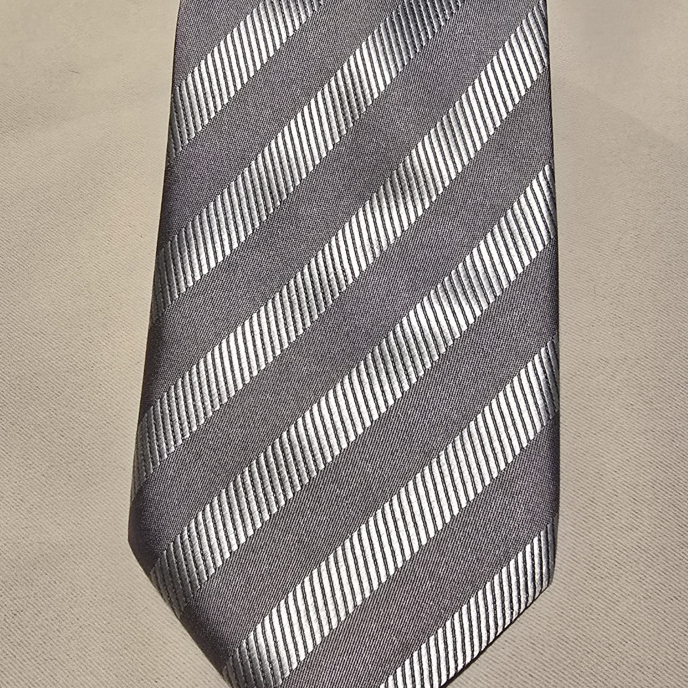 Elegant Silver and White Striped Men's Tie